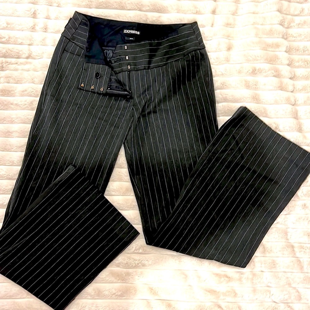 Express Editor pants dark grey with white pin stripe. Sz 4R